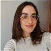 Estudiante de universidad para apoyo de estudiantes de primaria.