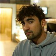 Laureato triennale, attualmente laureando magistrale impartisce lezioni italiano/inglese