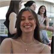 Ragazza con Laurea Triennale in Lingue e Culture europee, con certificazione accademica C2 di inglese, offre ripetizioni di lingua