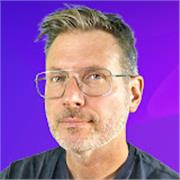 prof en ligne donne des cours sur le logiciel AUTOCAD.