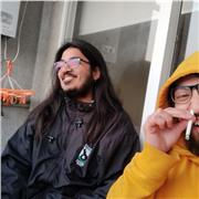 Egresado de medicina veterinaria hace clases de biología y ciencias naturales para niños y adolescentes