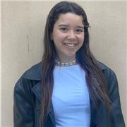 Llevo más de dos años dando clase de baile y 10 años con experiencia en el mundo del teatro.