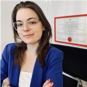 Enseignante d'anglais à tous les niveaux, avec six ans d'expérience dans l'enseignement de la langue, tant à l'écrit qu'à l'oral.