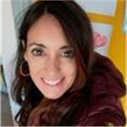 Sono abilitata all'insegnamento presso le scuole superiori e offro lezioni di italiano a stranieri.
