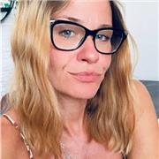 Diplomata al liceo linguistico e madrelingua francese