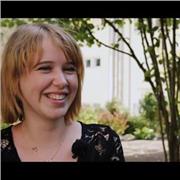 Studentin, die Deutsch und Englisch, sowie Mathe für Grundschüler unterrichtet.