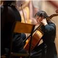 Laureata in musica, violoncello, offre lezioni di teoria musicale, violoncello, in lingua italiana ed in spagnolo