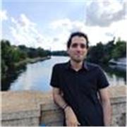 Sono un insegnante motivato e paziente di lingua inglese e materie delle scuole superiori, disponibile per lezioni online in tutto