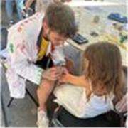 Studente di medicina al 4 anno con c1 di inglese ed esperienza con chitarra e violinoimpartisce lezioni di inglese, biologia, chimica e musica
