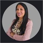 Profesora que ofrece acompañamiento especializado para mejorar comprensión, rendimiento y confianza en la asignatura