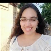 Profesora realiza clases de matemáticas todos los niveles