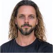 Profesor titulado de conservatorio enseña piano, guitarra, canto y teoría musical. Presencial y online