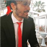 Laureato che offre lezioni di educazione motoria e personal training a tutti i livelli