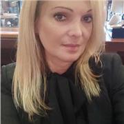 Laureata in lingue e culture straniere all'università di Genova impartisce lezioni di Francese e inglese.