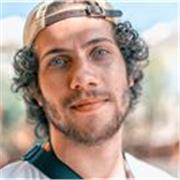 Professeur d’audiovisuel à Paris avec un Master 2 en cinéma là à Sorbonne et une expérience technique du terrain 🎬