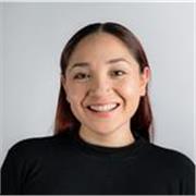 profesora de teatro enseña a todas las edades