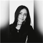 Maestra en artes plásticas con experiencia en la enseñanza de artes para todas las edades