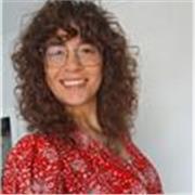 Mi nombre es Claudia y soy profesora del área de Humanidades, especializada en Historia, Geografía e Historia del Arte