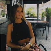 Doy clases personalizadas, enfocadas a niños, donde no solo puedan aprender , sino que también se lo puedan pasar bien