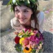 Lezioni a ragazzi di elementari, medie e superiori da ragazza diplomata in lingue e laureata in ingegneria.