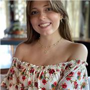 Studentessa di Biotecnologie offre lezioni generali a bambini