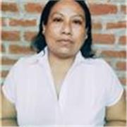 Profesora de educación inicial y primaria brinda educación a todos los niños que quieran aprender