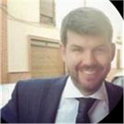 Un profesional con experiencia en contabilidad de más de 10 años para dar clases y resolver cuestiones contables a alumnos que estén empezando en este sector .