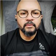 Profesor imparte clases de español
