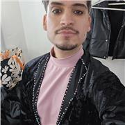 Spanisch und Englisch-Tutor, der Kinder aller Altersgruppen unterrichtet.