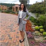 Acompañante escolar organizada para apoyo académico y hábitos de estudio en niños de primaria