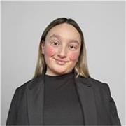 Soy Candela, estudiante universitaria de Estudios Hispánicos, con vocación por la enseñanza y amor por el lenguaje.