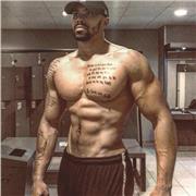 Coach sportif , je t’aide à atteindre ton objectif physique dans la bonne humeur solo ou en groupe . Circuit Training, renforcement musculaire, boxe training etc…