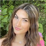 Studentessa offre lezioni di Chimica per studenti delle scuole medie e superiori