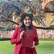 Laureata in scienze linguistiche, offre lezioni di lingua e conversazione inglese