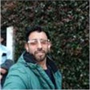 profesor de diseño de producto y estrategias de marketing para lanzamiento de producto