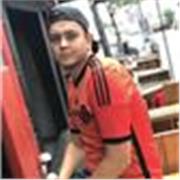 Profesor de fútbol que imparte clases para todas las edades