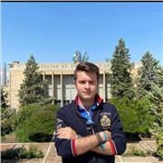 Profesor titulado de Historia en Secundaria y Bachillerato, con pasión hacia la materia y cercanía hacia el alumnado.