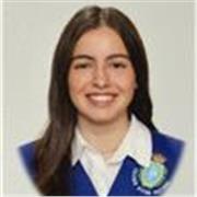 Persona con el certificado de honor en el diploma dual (bachillerato americano)