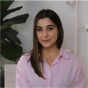 Profesora de inglés para aprender el idioma de forma diferente, divertida e innovadora