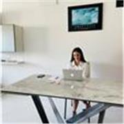 Sono una professoressa Bilingue Inglese, impartisco lezioni online di conversazione, acquisizione di regole e vocaboli in inglese