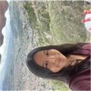 Profesora de inglés imparte clases para niños de todas las edades