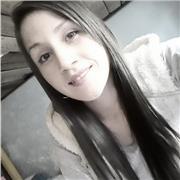 Profesora de Español impartiendo clases a niñ@s de todas las edades