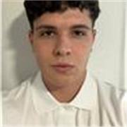Estudiante de universidad con proyectos de inteligencia artificial vigentes, dotes de comunicación y enseñanza
