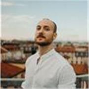 Impara a scrivere, comunicare e analizzare il mondo: dalla saggistica al copywriting con un autore e sociologo.