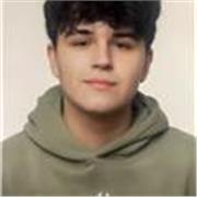 Entrenador personal que se adapta a cualquier persona y le da facilidades para entender sus entrenamientos.