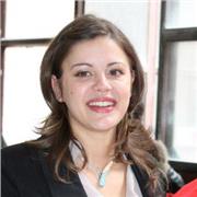 Docente di Scenografia impartisce lezioni di disegno tecnico