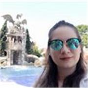 Periodista con 8 años de experiencia. Guío a escritores desde las bases hasta la construcción de historias sólidas y auténticas.
