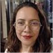Profesora de inglés y español con habilidades digitales