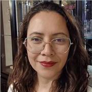 Profesora de inglés y español con habilidades digitales