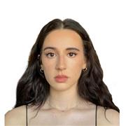 Me defino como una profesora con una metodología innovadora, donde el núcleo del aprendizaje es el alumno. Busco que este aprenda a la vez que se divierte y que ponga en práctica los conocimientos enseñados para obtener los mejores resultados. 
Puedo ens